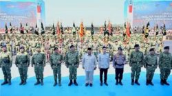 Panglima TNI Dampingi Presiden RI Prabowo Subianto Pada Upacara Gelar Pasukan Operasional dan Kehormatan Militer