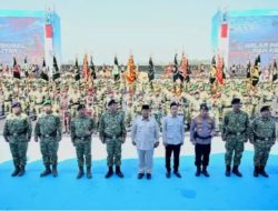 Panglima TNI Dampingi Presiden RI Prabowo Subianto Pada Upacara Gelar Pasukan Operasional dan Kehormatan Militer